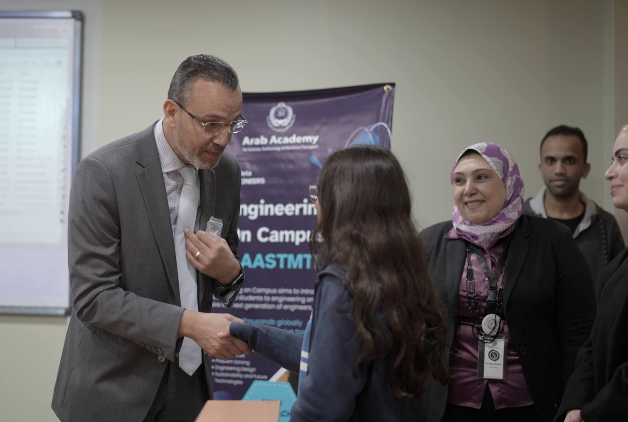 الأكاديمية العربية