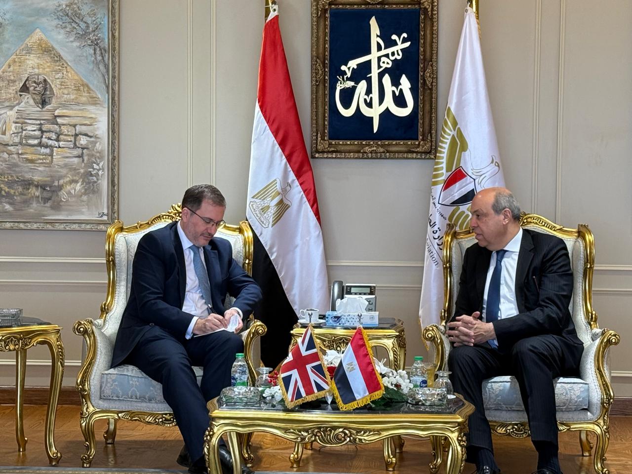 وزير الطيران المدني