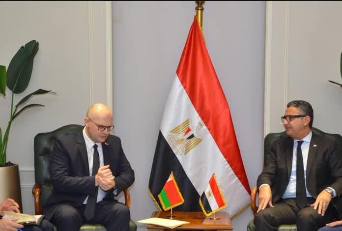 وزير التموين والتجارة الداخلية يجتمع مع سفير جمهورية بيلاروسيا بالقاهرة