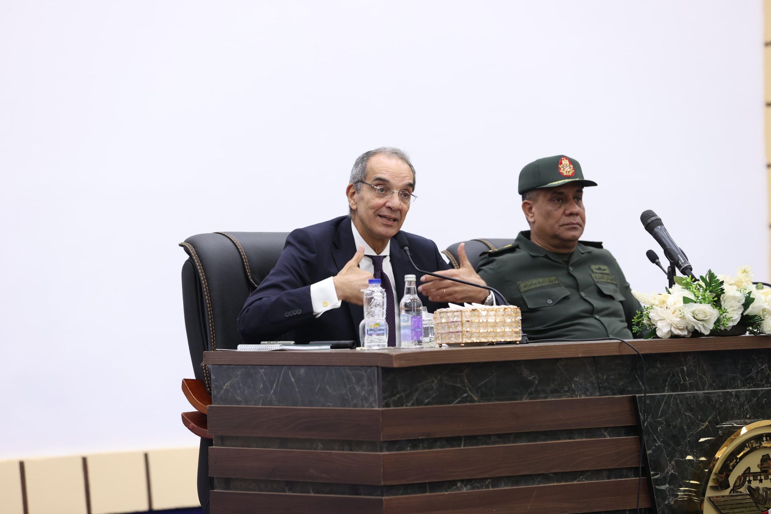 وزير الاتصالات