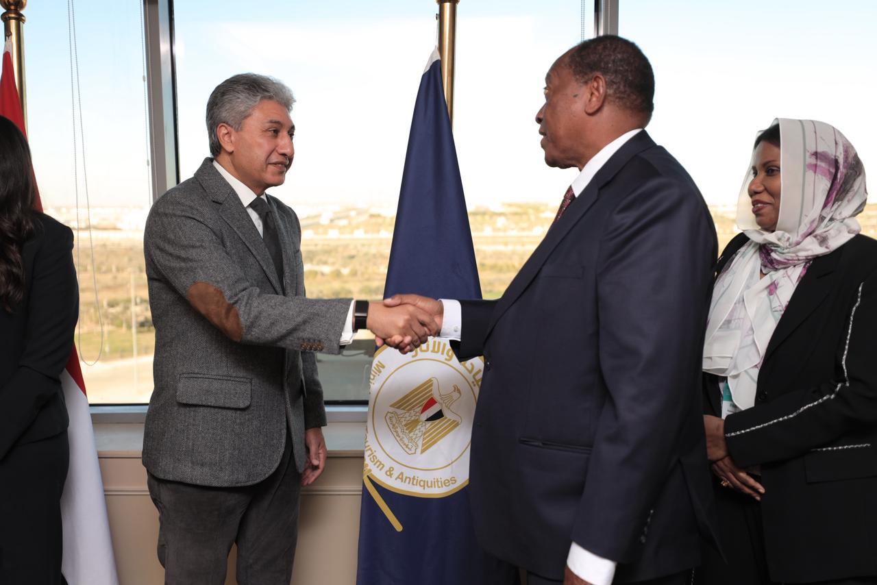 وزير السياحة