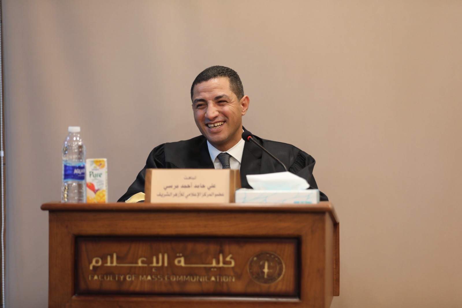 منح درجة الماجستير بامتياز