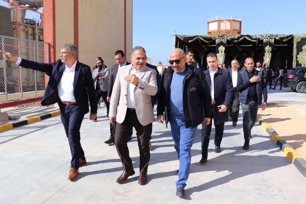 استعدادًا للصيف.. وزير الكهرباء ومحافظ الشرقية يتفقدان محطة محولات الزقازيق بجهد 500 كيلوفولت