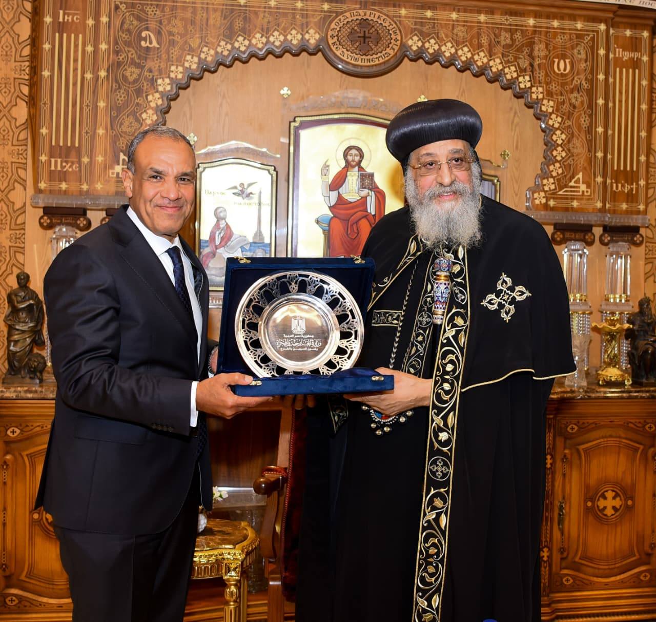 وزير الخارجية يهنئ قداسة البابا تواضروس الثاني بعيد الميلاد المجيد في الكاتدرائية المرقسية