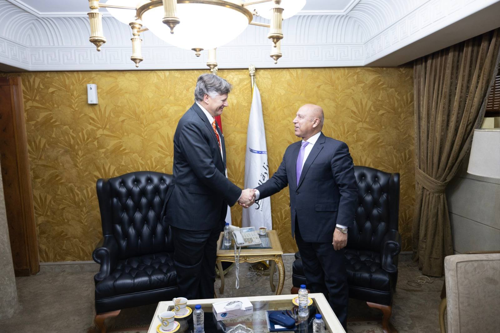 وزير الصناعة والنقل