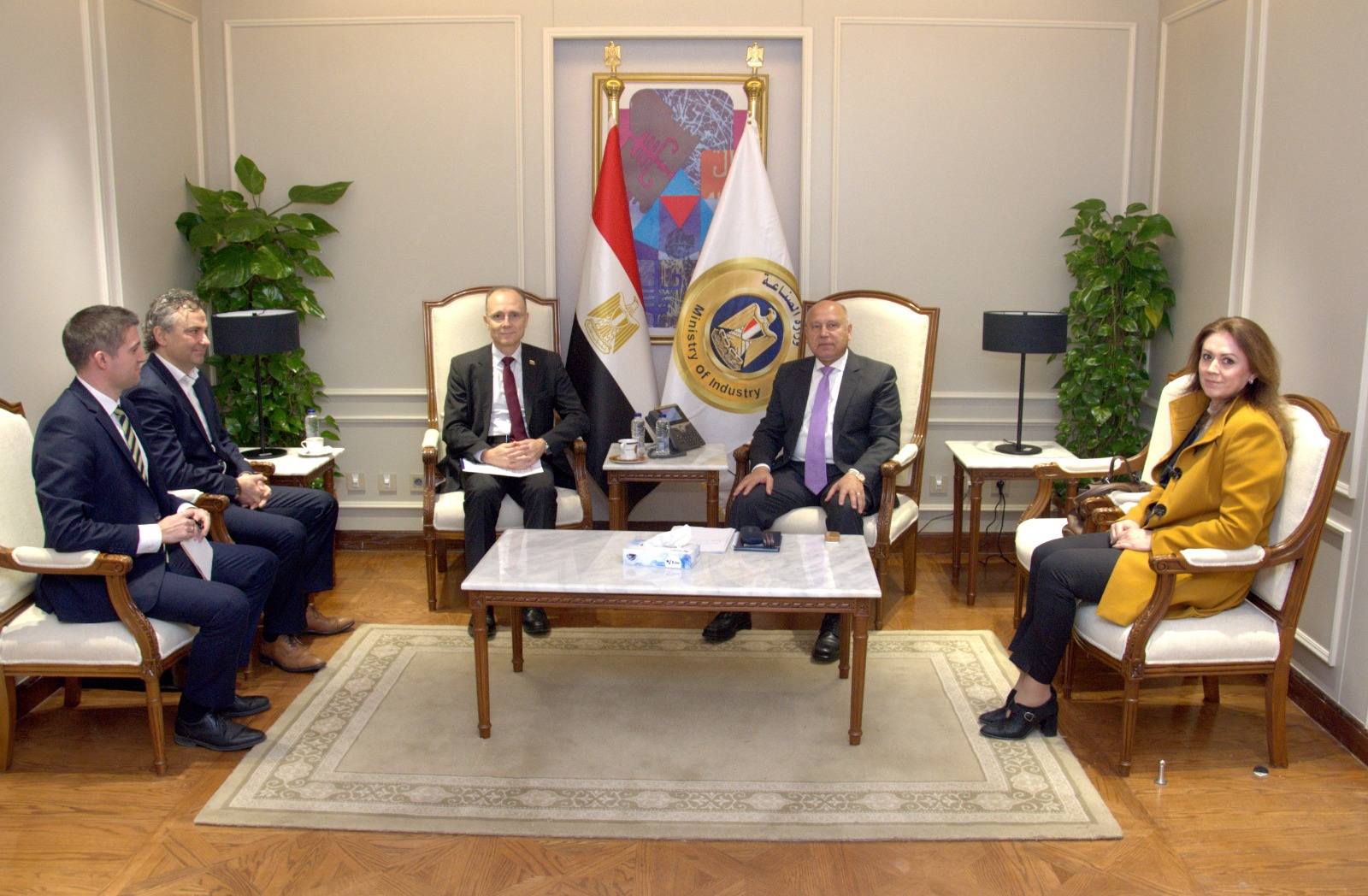 وزير الصناعة والنقل