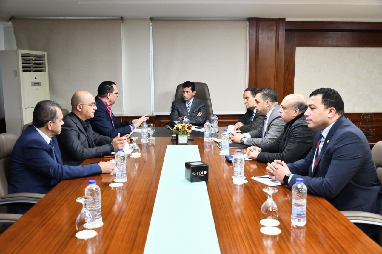 وزير الشباب والرياضة