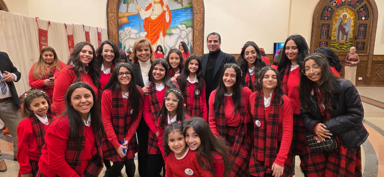 النائبة عايدة محيي الدين ووفد اتحاد محلي العاصمة الإدارية يقدمون التهنئة لقداسة البابا بعيد الميلاد المجيد