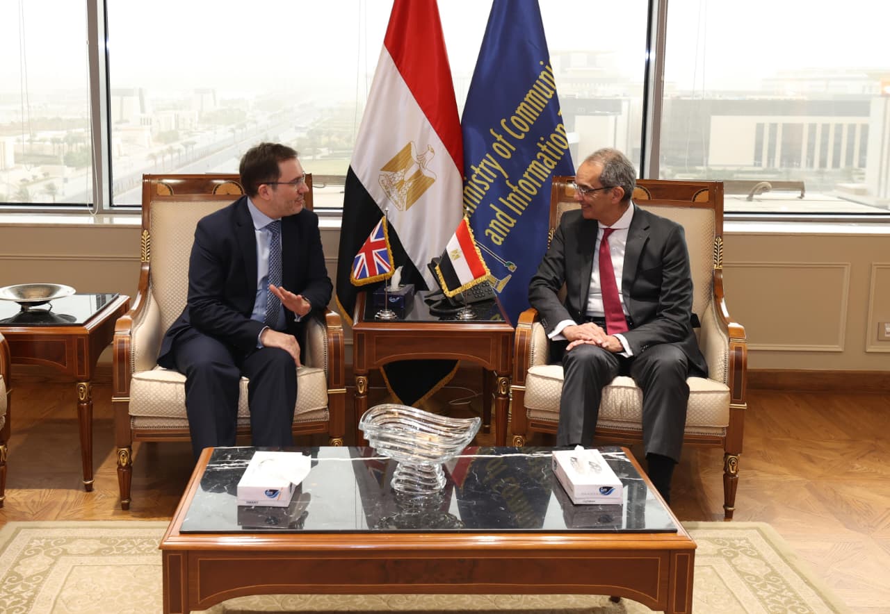  وزير الاتصالات