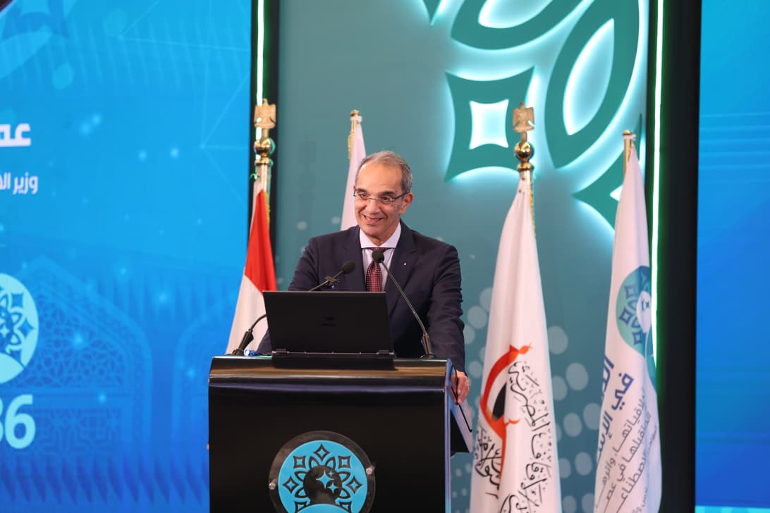  وزير الاتصالات