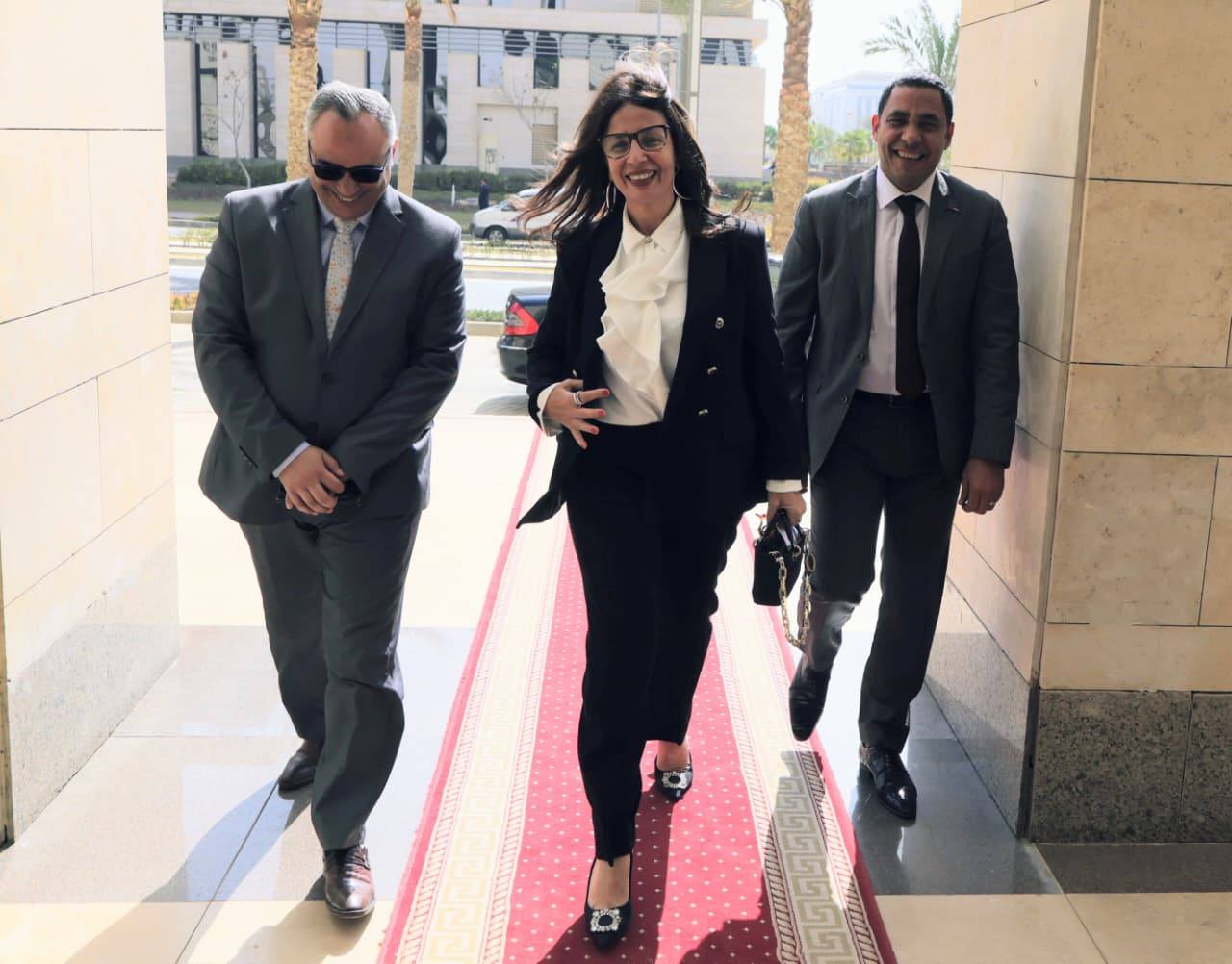 وزيرة الثقافة