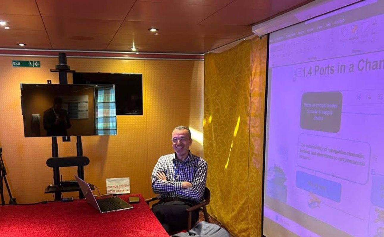 الاكاديمية العربية