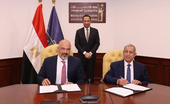  وزير الاتصالات