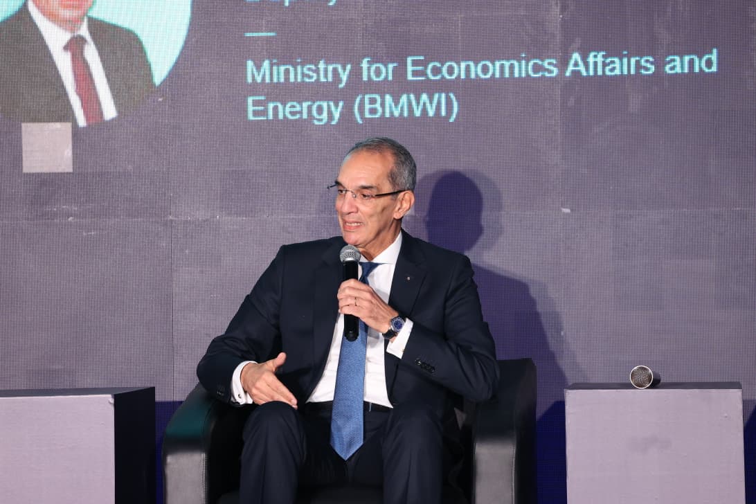 وزير الاتصالات