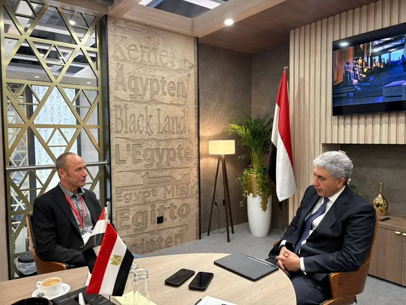 وزير السياحة والآثار