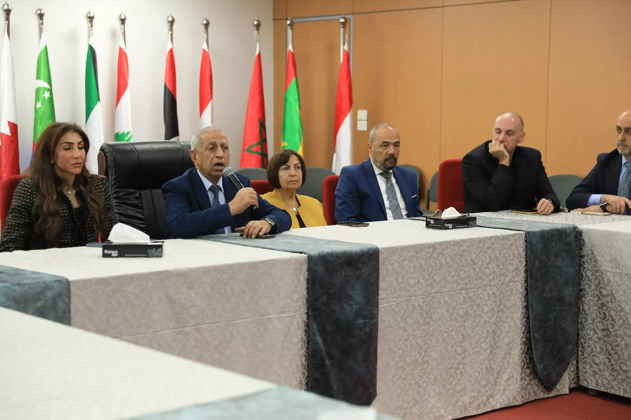 الاكاديمية العربية