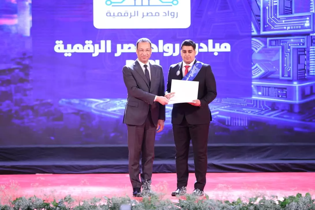 وزير الاتصالات