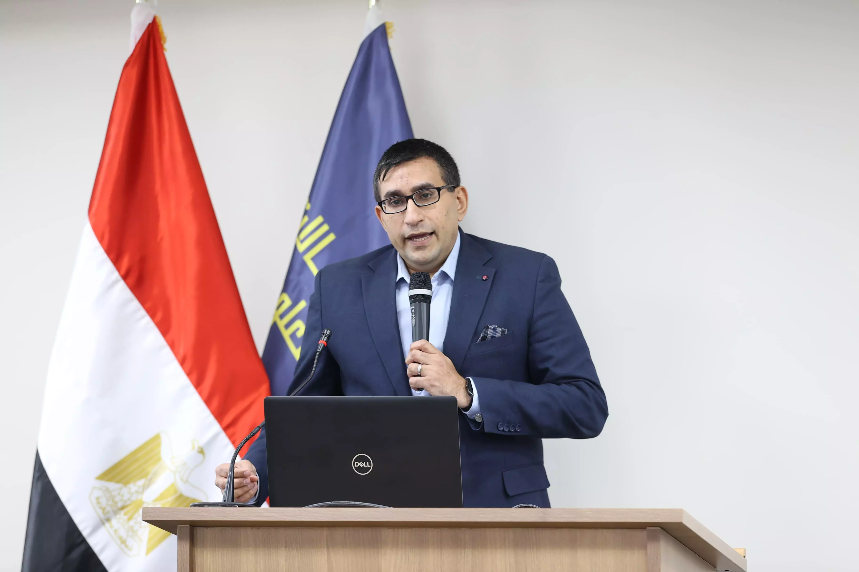 وزير الاتصالات