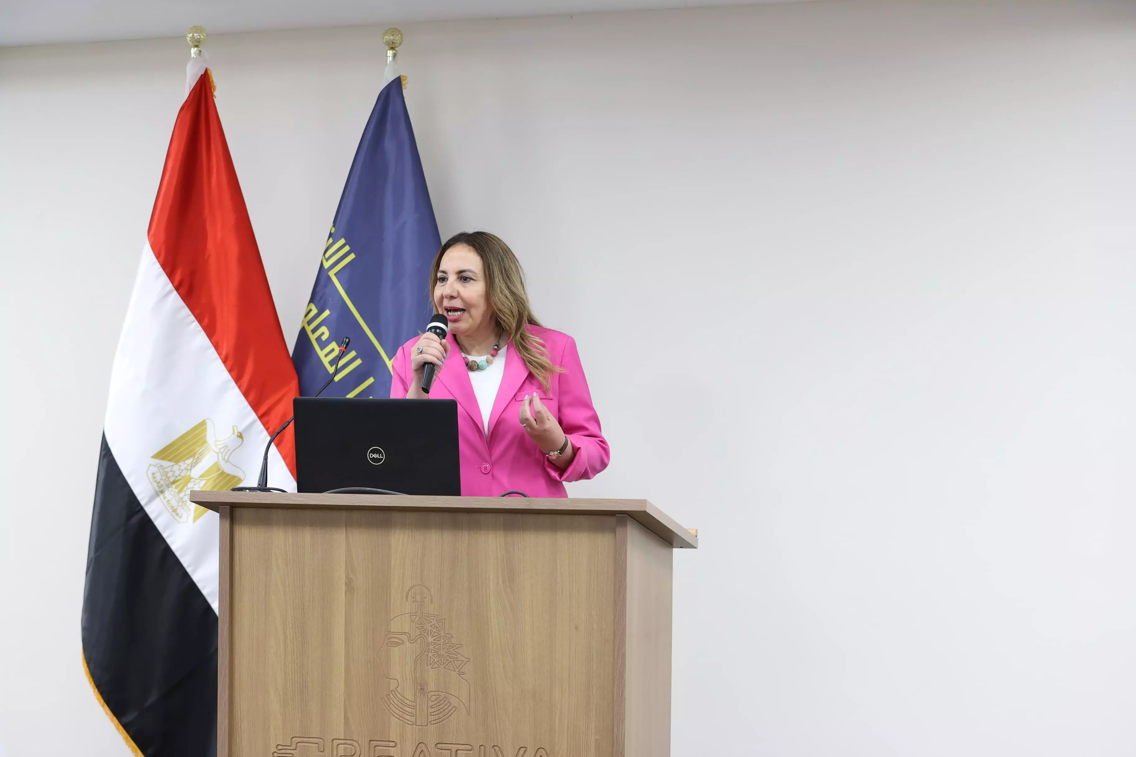وزير الاتصالات