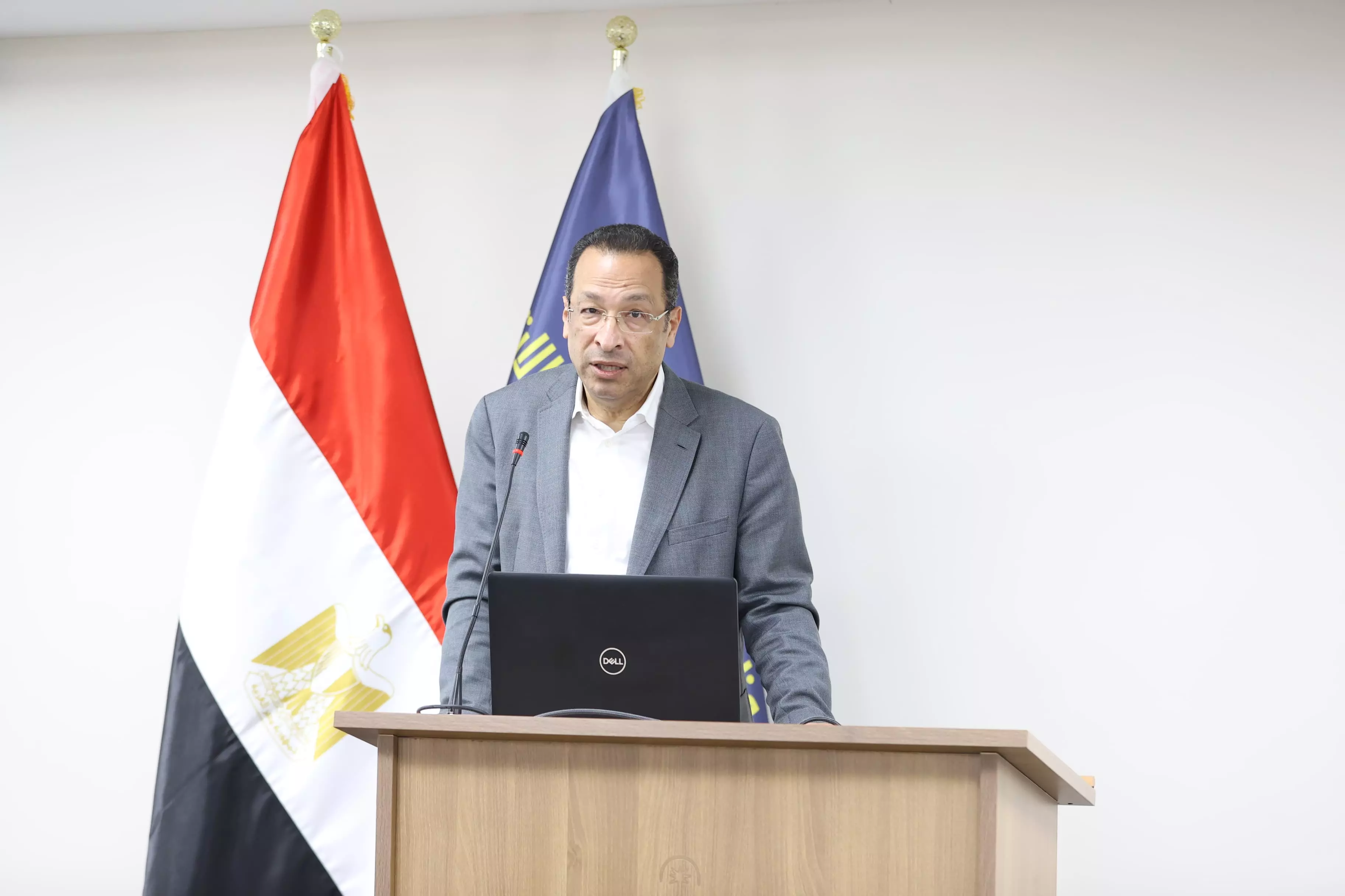 وزير الاتصالات