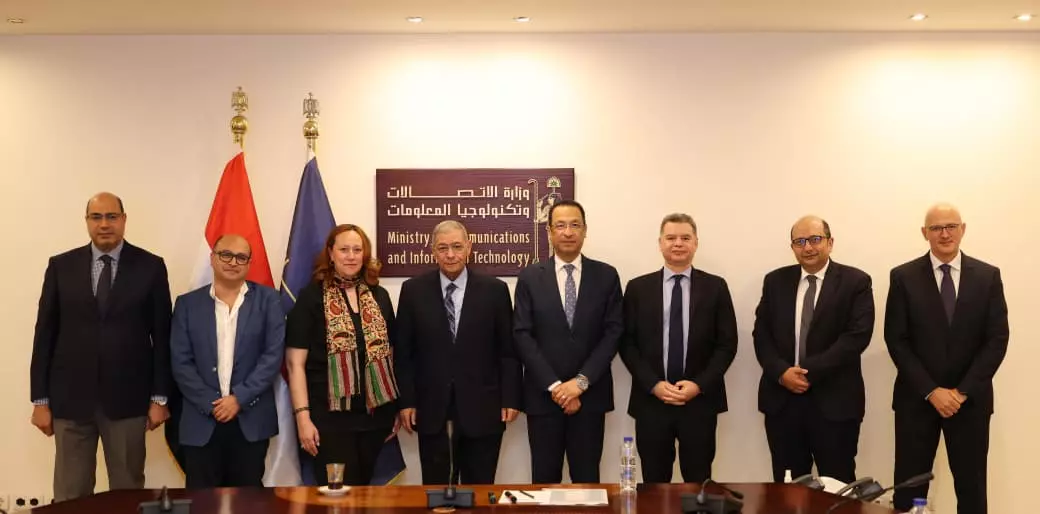 وزير الاتصالات