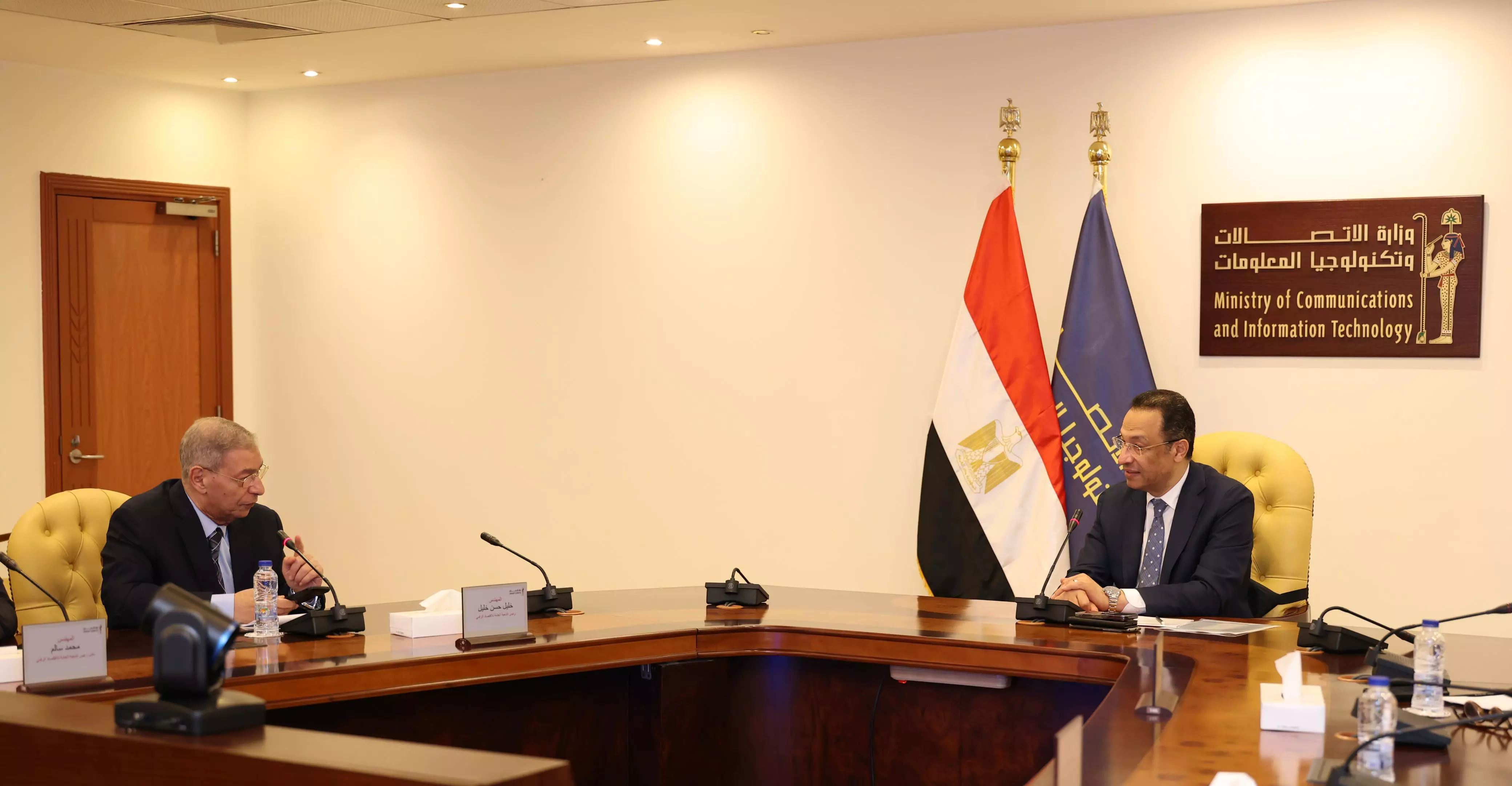وزير الاتصالات
