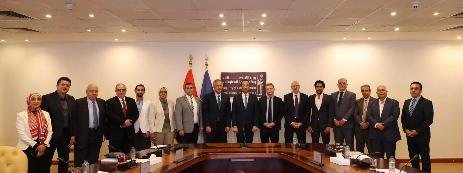 وزير الاتصالات